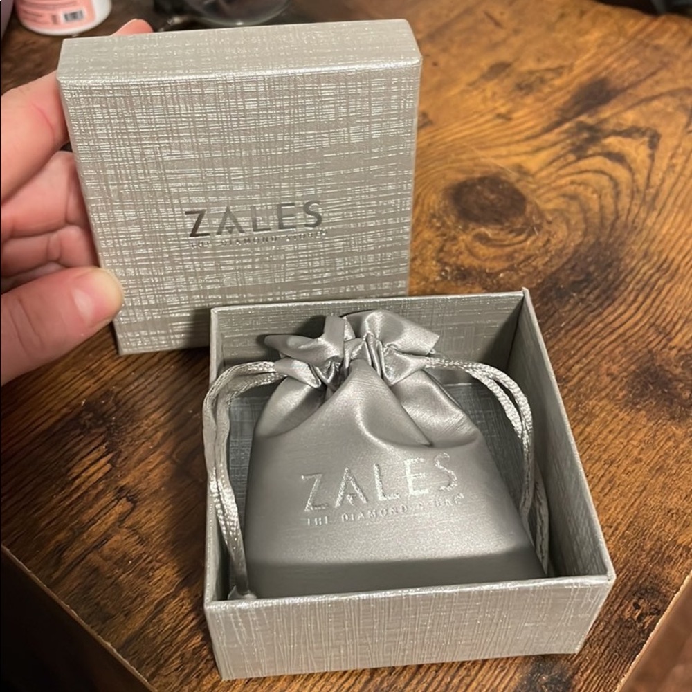 NEW IN BOX Zales double heart bracelet